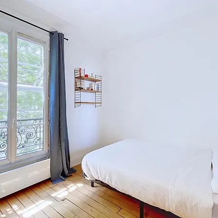Cosy Flat Near Montmartre